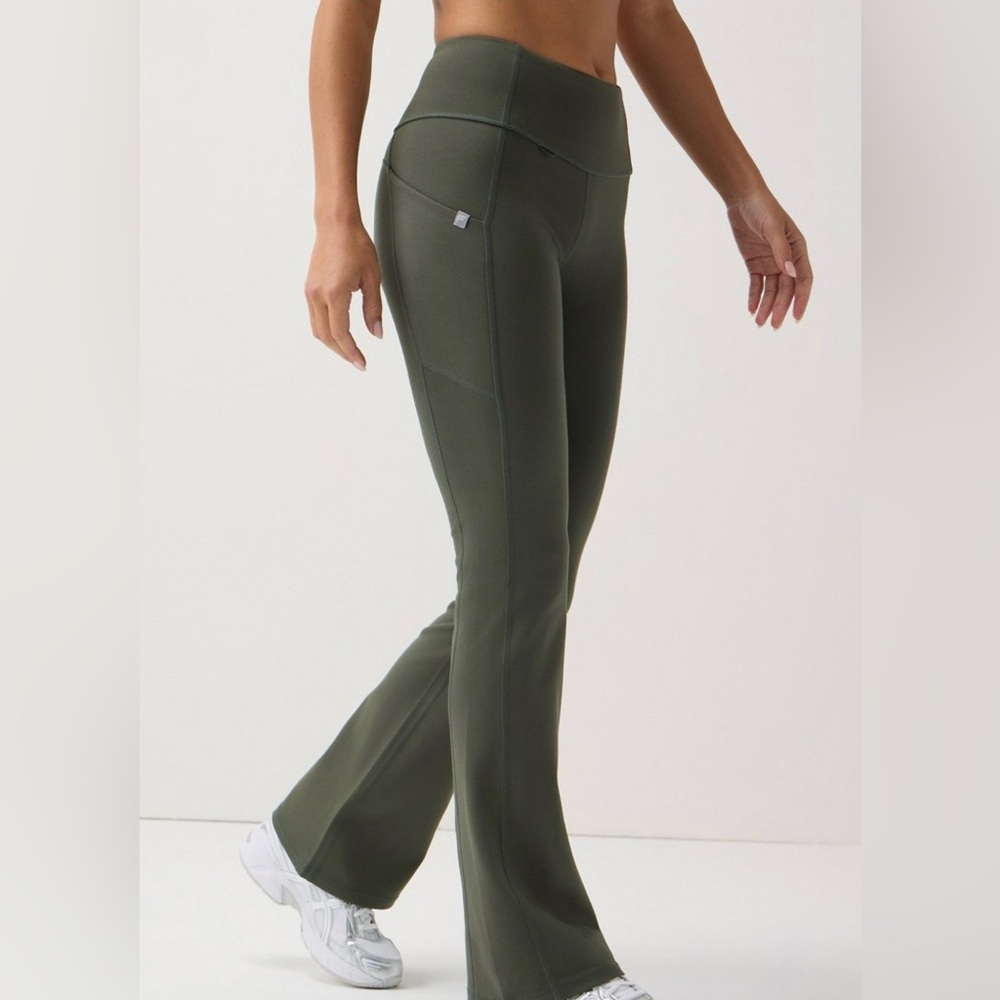 Fabletics PonteFlex Kick Flare Scrub Legging in Bonsai (Medium Short) brand new